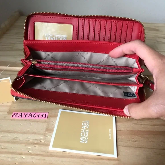 Michael Kors wallet🎈🎈